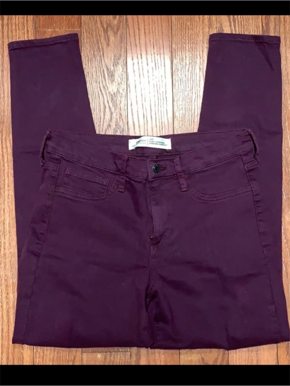 Women’s Gap distressed Easy Jegging burgundy jeans